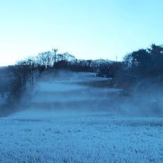 降雪作業中のゲレンデ 写真