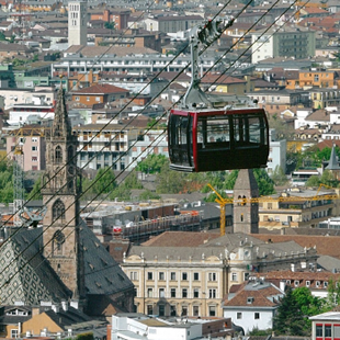 イタリア・ボルツァーノの3線自動循環式普通索道 写真
